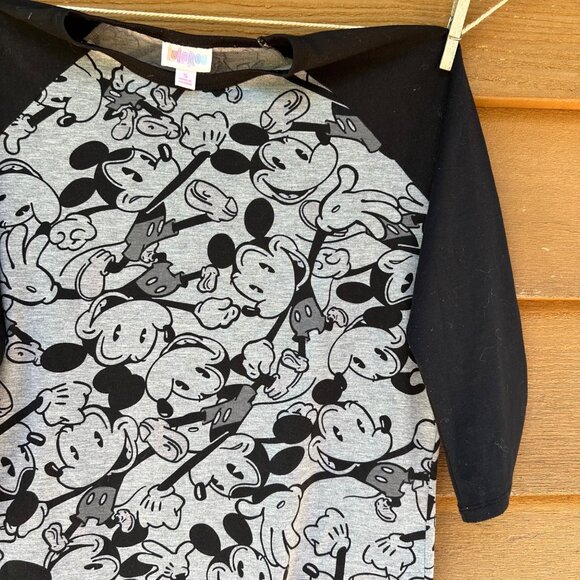 LulaRoe Mickey Mouse Top Black Gray 3/4 Sleeve Baseball Tee Shirt Size S - Picture 3 of 9